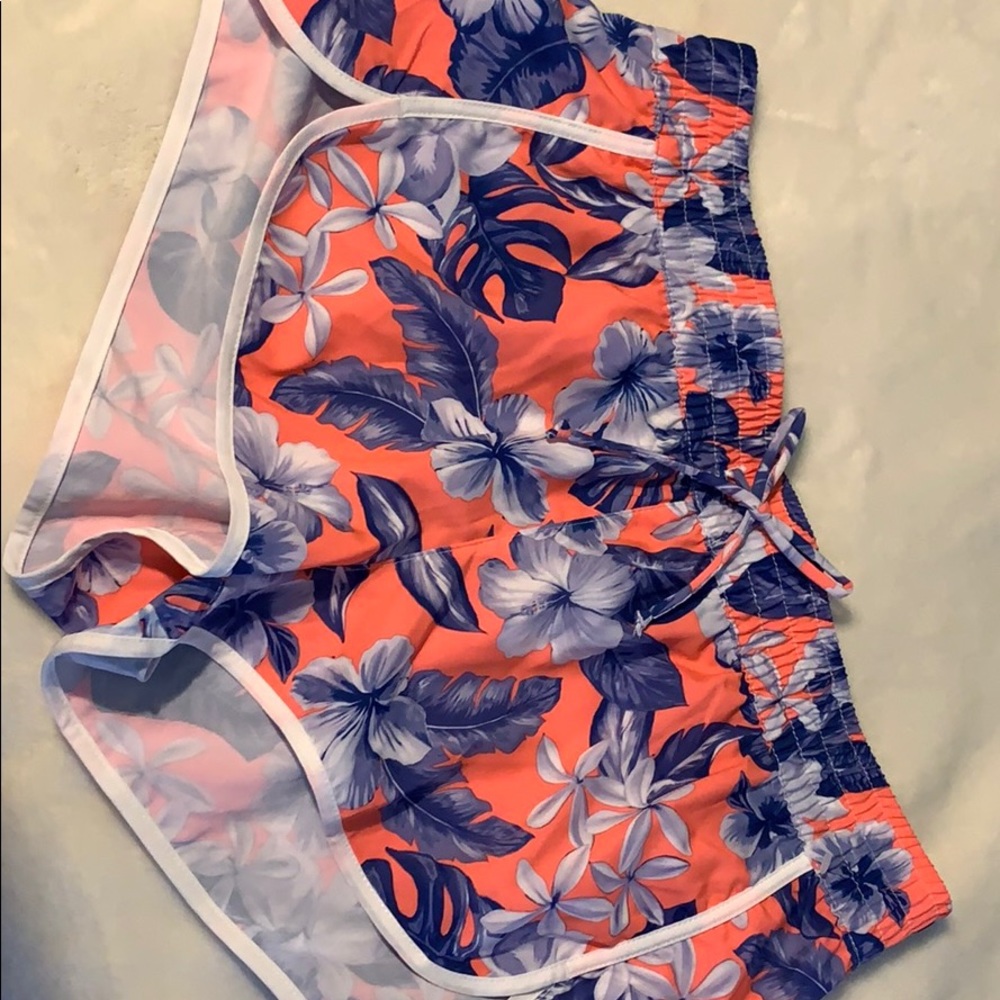 floral print shorts